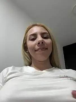 DollMagguie – webcam model profile photo